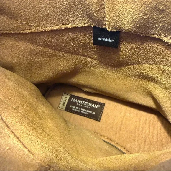 NWOT Manitobah Mukluks Harvester Suede Fringe Moccasin Boots Size W11 / M9 Boho - Picture 5 of 5